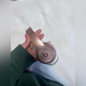 rose gold beats solo wireless noise canceling headphones